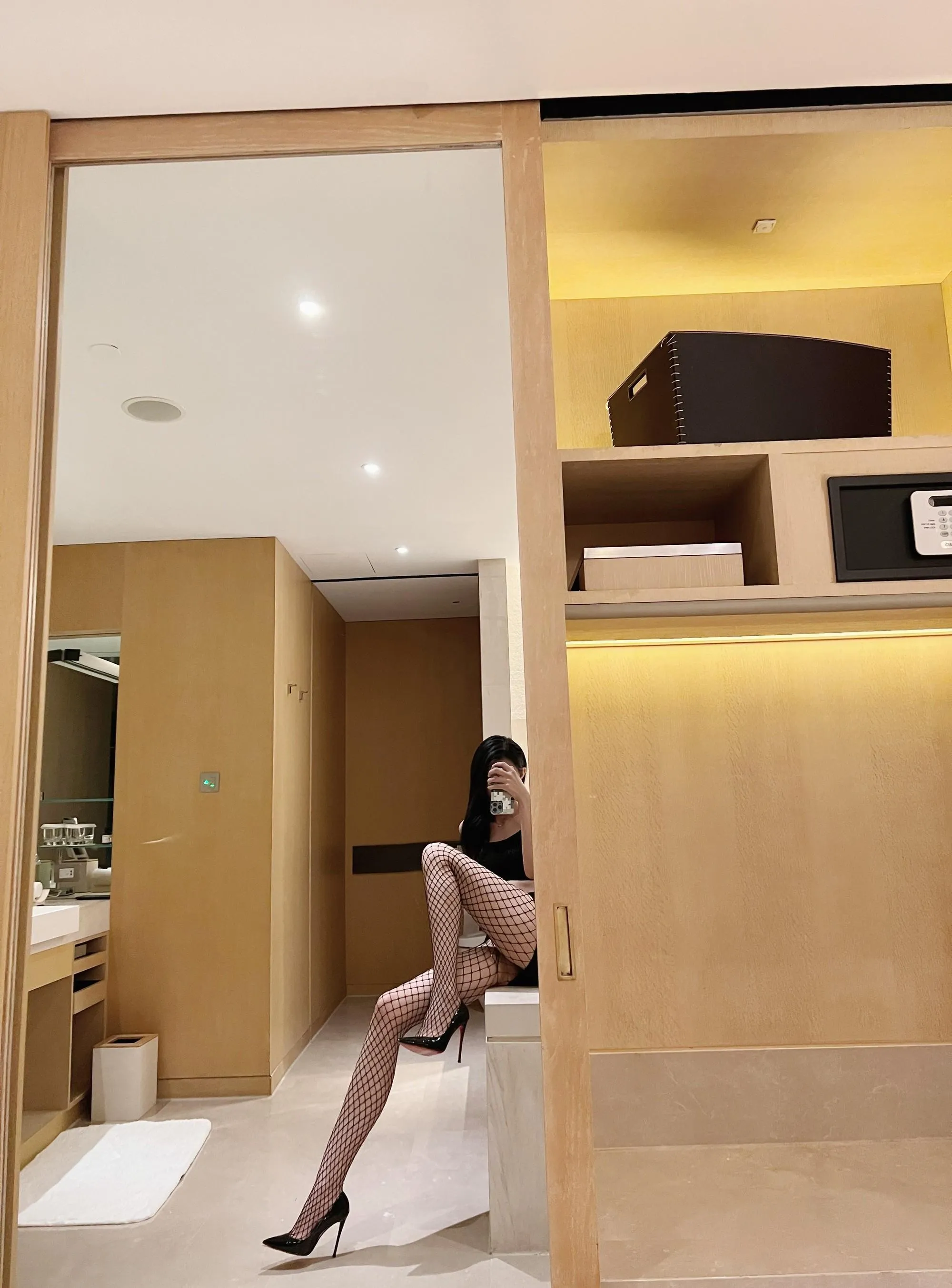 NO.037 葛征GEZHENG – 黑丝网洞袜加超好看抹胸装 [23P]插图2